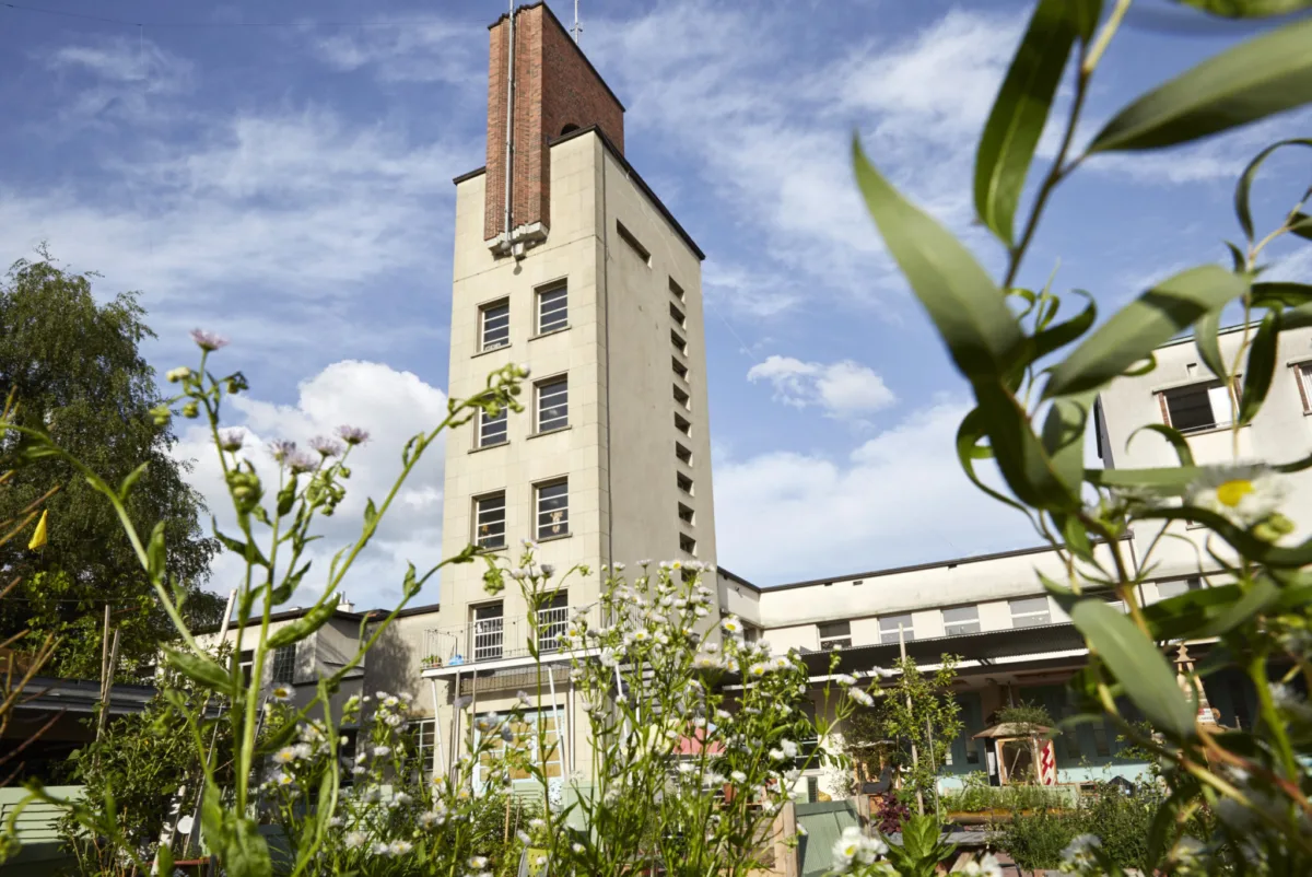 About1747629 2048x1369